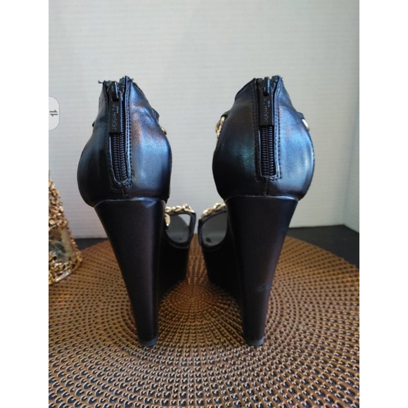 Breckelle's ViVi-05 Wedges Size 9 - Picture 6 of 6